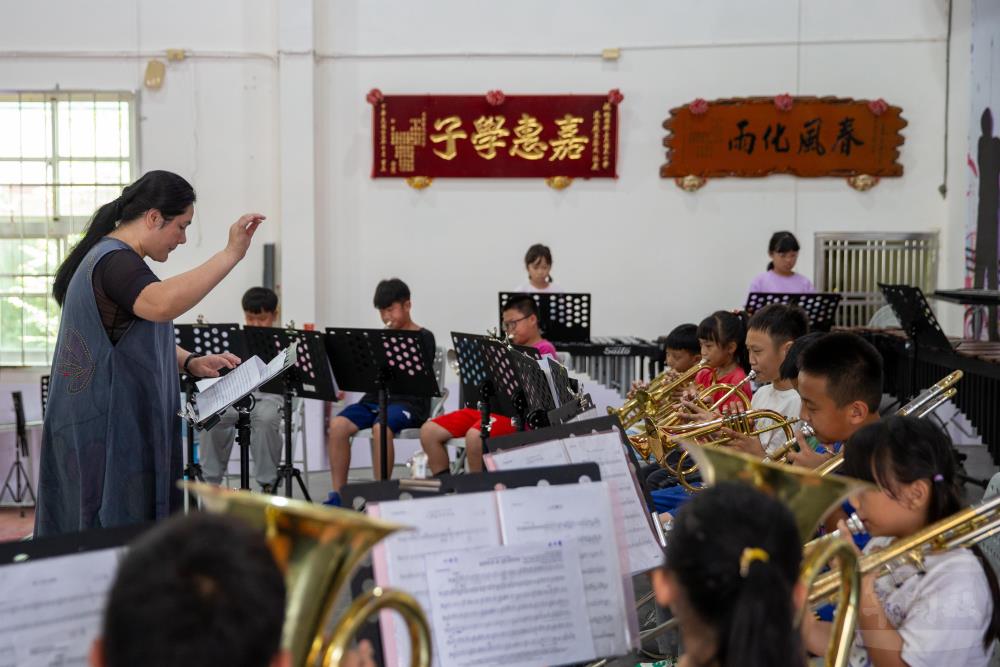 三民國小管樂隊演出，歡迎李榮譽理事長一行人慰問。（軍聞社記者王進福攝）