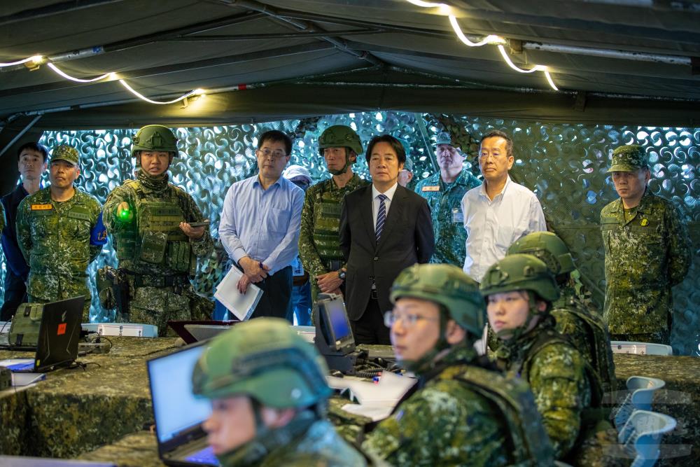 總統視導「陸勝操演」 肯定國軍捍衛國土決心 總統視導「陸勝操演」 肯定國軍捍衛國土決心
