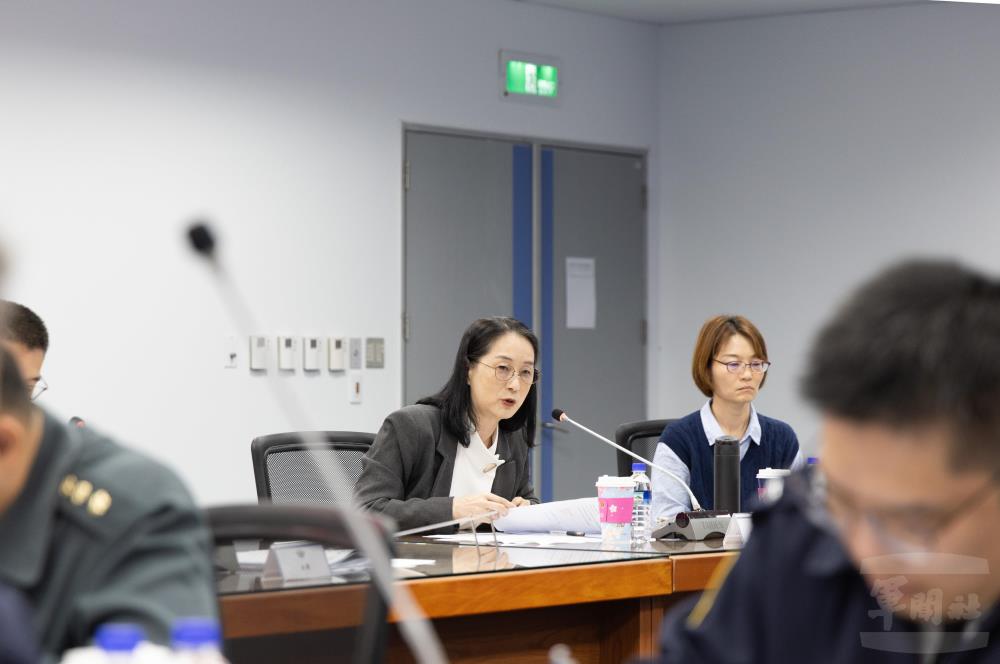 秦季芳委員提出建言。（軍聞社記者吳柏融攝）