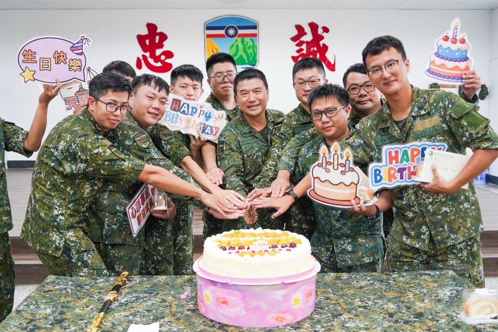 馬防部慶生餐會　凝聚官兵向心