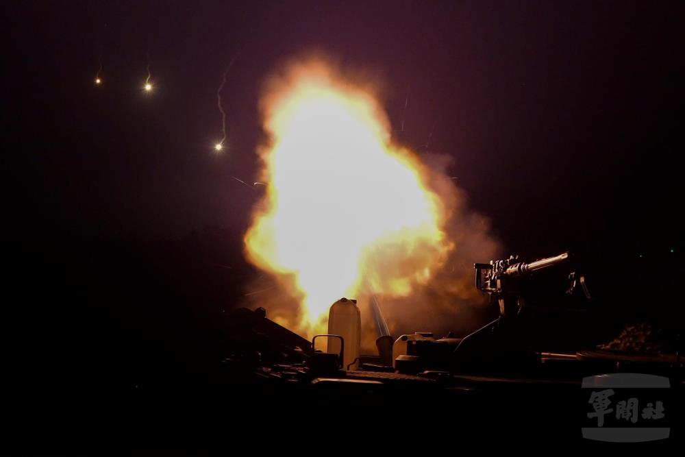 120迫擊砲射擊。（軍聞社記者莊家豪攝）