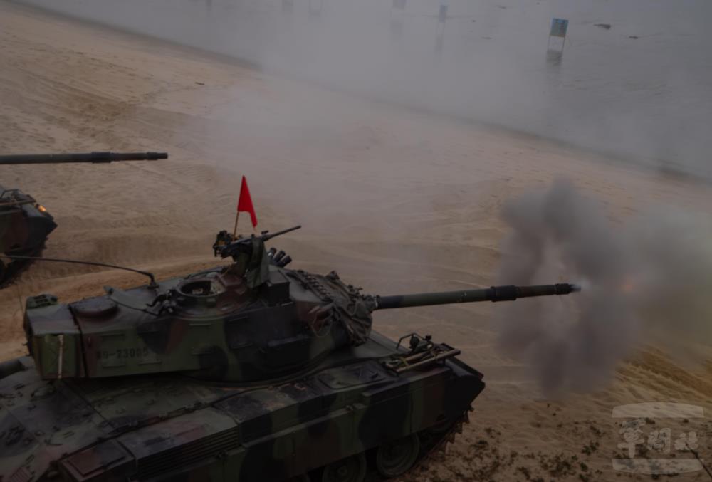 M41D戰車砲射擊。（軍聞社記者吳柏融攝）