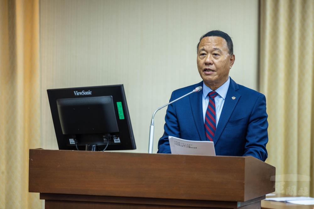 國防部副部長柏鴻輝出席立法院內政委員會進行專案報告。（軍聞社記者蔡枋澐攝）