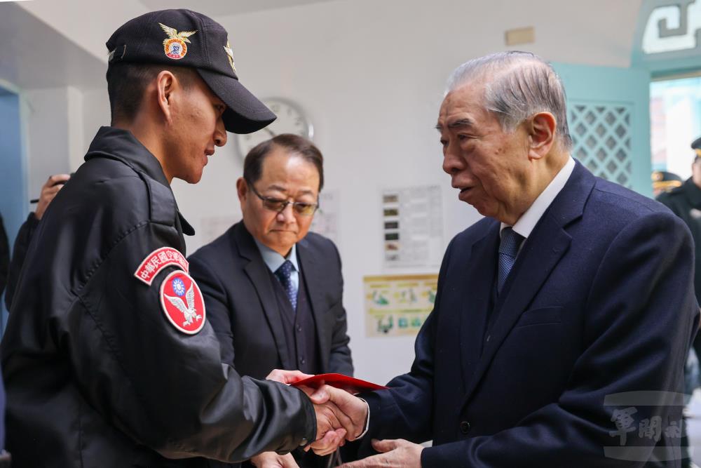 李棟樑慰問北部駐軍　感謝官兵奉獻與付出