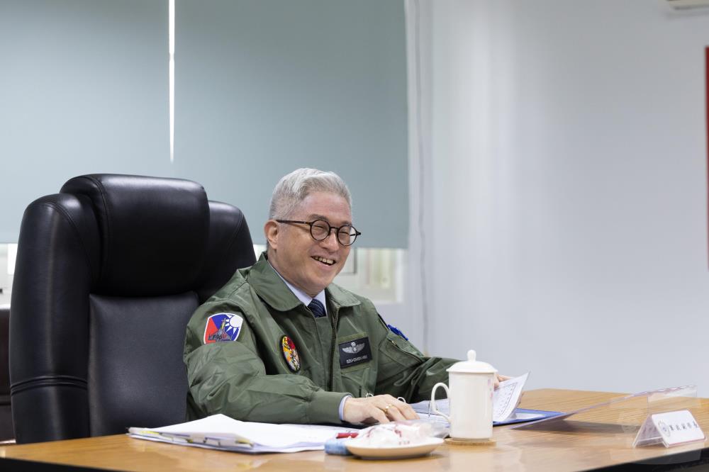 徐副部長在座談時，與官兵親切互動。（軍聞社記者吳柏融攝）