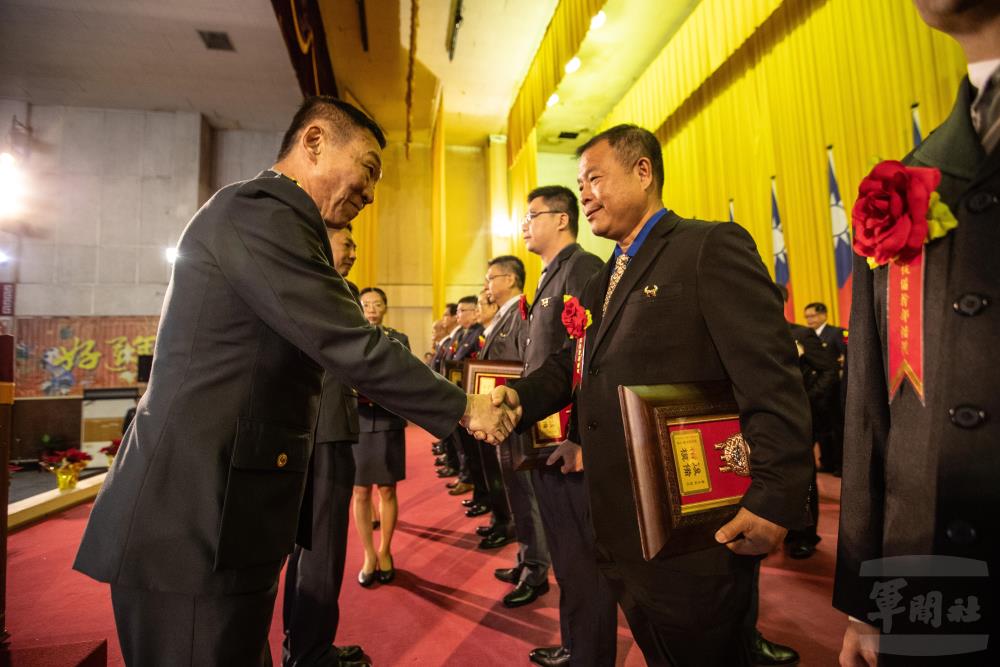 劉指揮官主持臺南後備軍人晉任　肯定推動國防事務貢獻