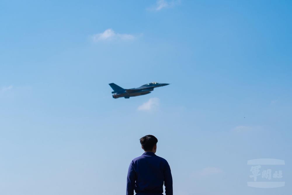 空軍四聯隊F-16V飛行訓練。（軍聞社記者陳彥樺攝）