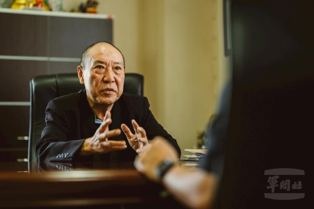 王世璽分享華人教育轉變。（軍聞社記者陳軍均攝）