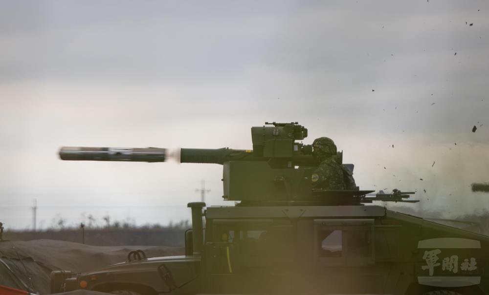 射手鎖定目標、擊發飛彈。（軍聞社記者吳柏融攝）