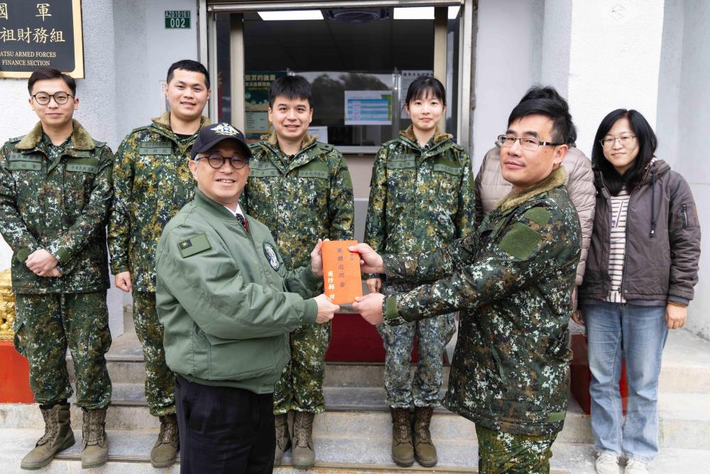 徐副部長代表顧部長感謝官兵堅守崗位辛勞。（軍聞社記者蔡枋澐攝）