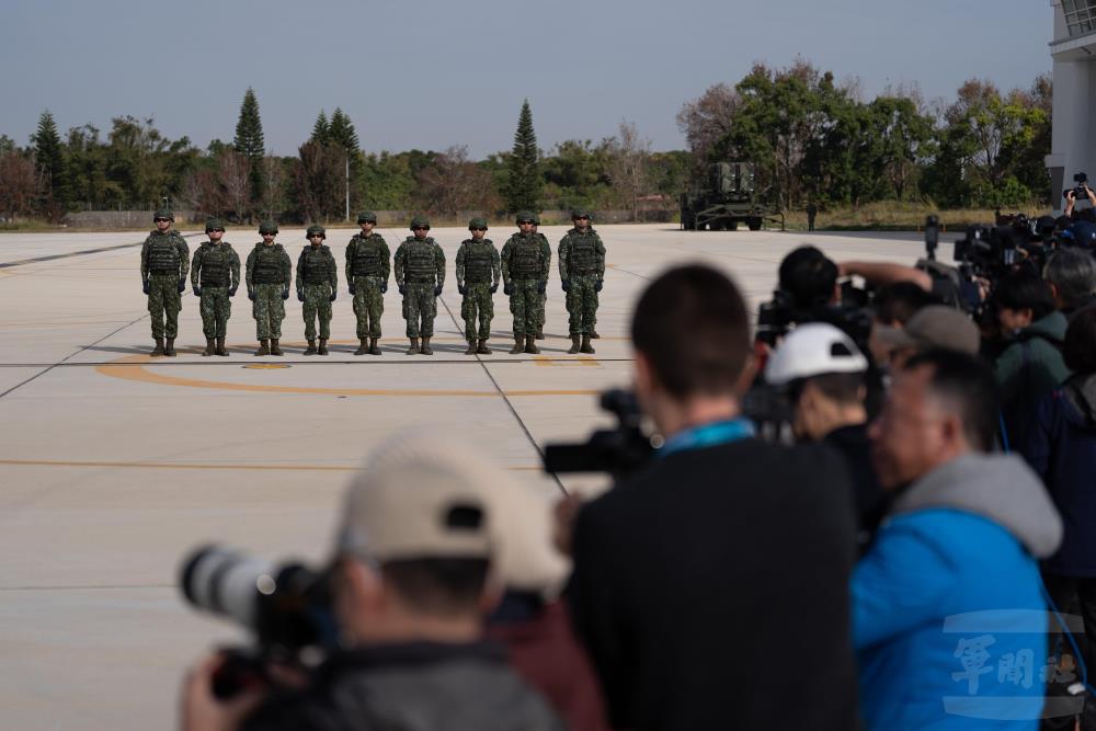 「春節加強戰備媒體邀訪活動」進行至第二日，空軍司令部8日上午配合國防部，邀請國內、外新聞媒體參訪空軍第三戰術戰鬥機聯隊。（軍聞社記者呂尚俞攝）