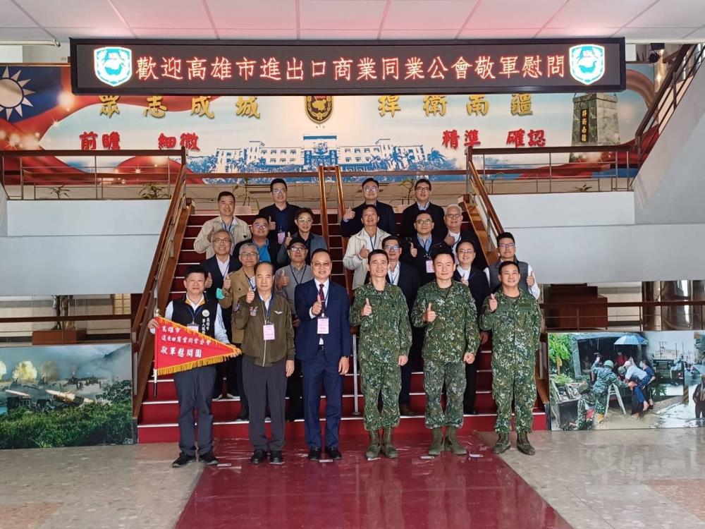 敬軍團慰問陸軍第八軍團指揮部。（高雄市軍人服務站提供）