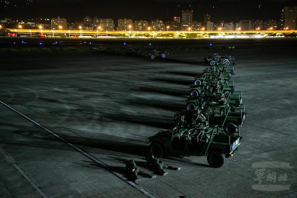 第三作戰區執行反空機降作戰操演。（軍聞社記者周昇煒攝）
