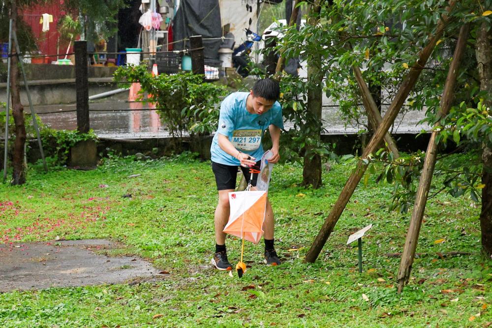 劉韋呈完成目標點的搜索與尋獲，勇奪男子公開組冠軍。(國防大學提供)