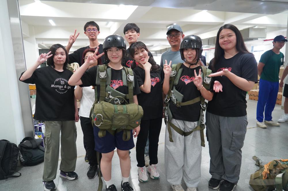 青年學子體驗傘訓　厚植全民國防韌性