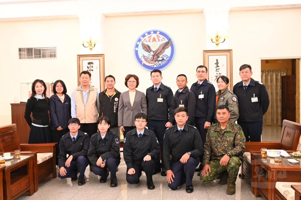 屏東市率團敬軍慰問 感謝官兵辛勞 屏東市率團敬軍慰問 感謝官兵辛勞