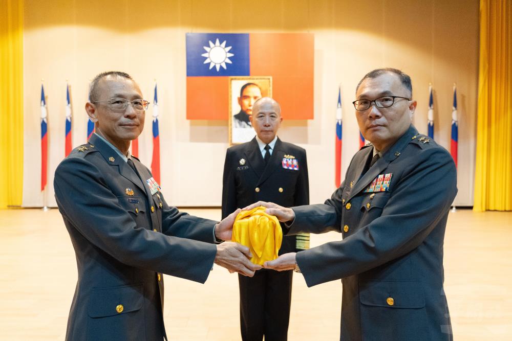 梅總長主持六軍團指揮官布達典禮　勉戮力達成戰備整備任務