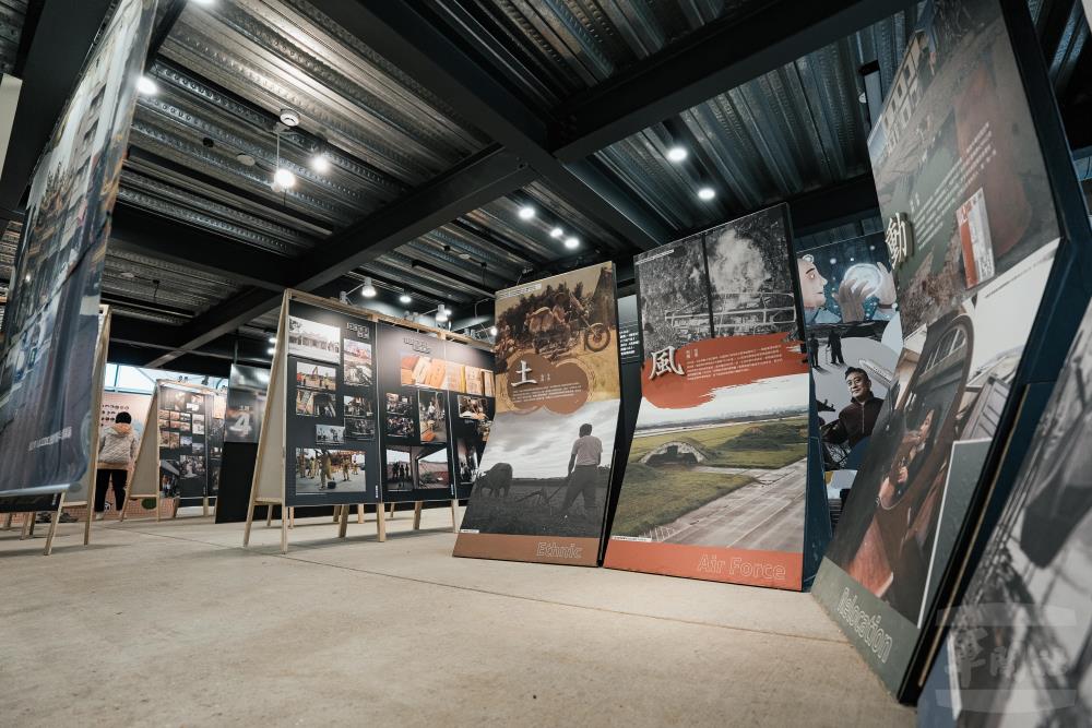 「記憶飛行器——航空城歷史影像行動展」，帶領民眾回望土地與時代的變遷。（軍聞社記者李恬恬攝）