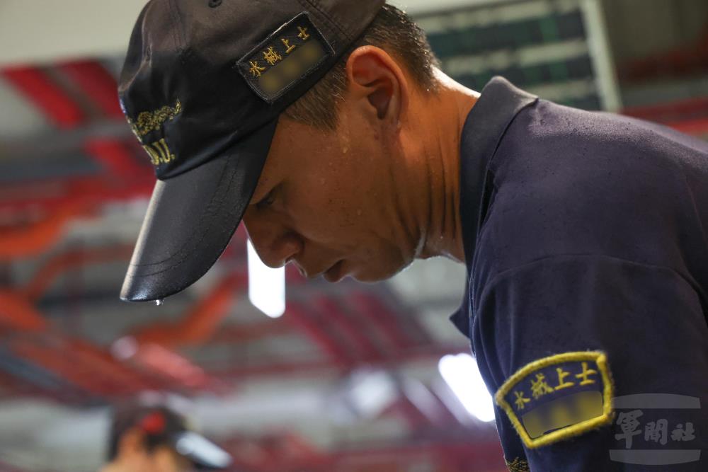 官兵抵達現場後，迅速完成任務分工。（軍聞社記者林澤廷攝）