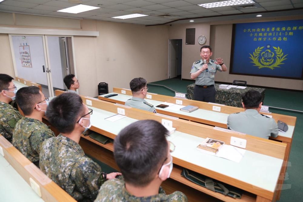 劉指揮官視導士兵職前訓練　勉充實本職學能