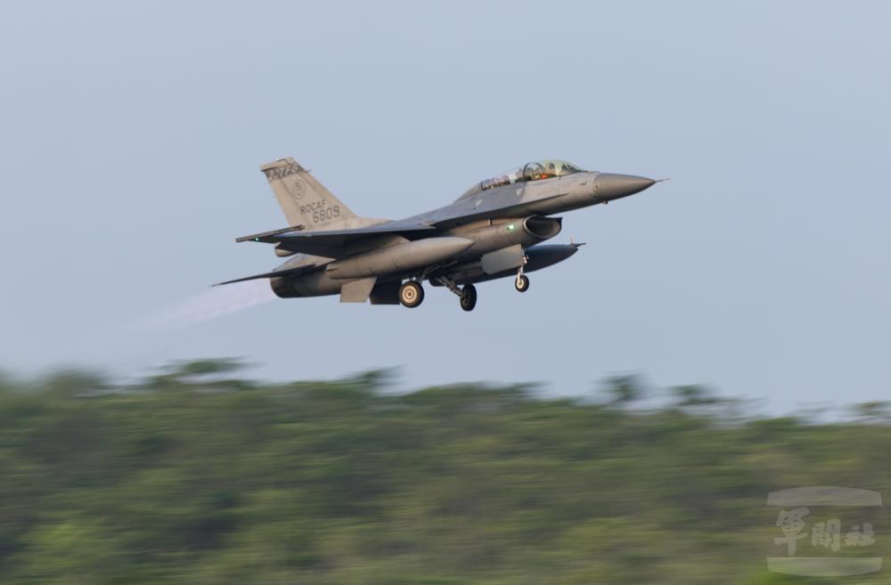 F-16戰機起飛。（軍聞社記者吳柏融攝）