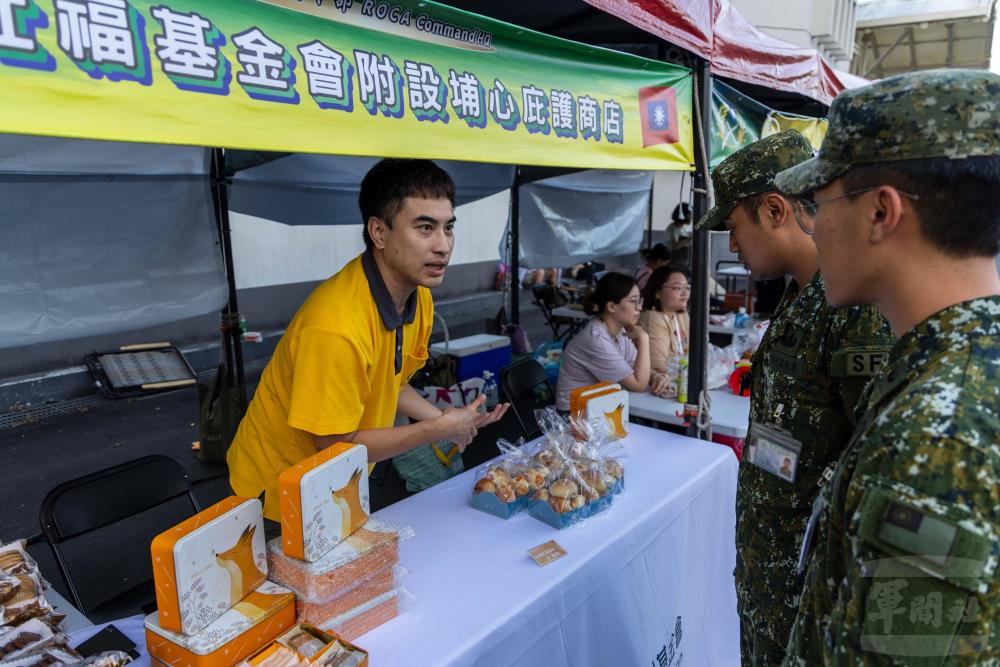 陸軍司令部邀請公益團體參與軍民同心園遊會。（軍聞社記者蔡枋澐攝）