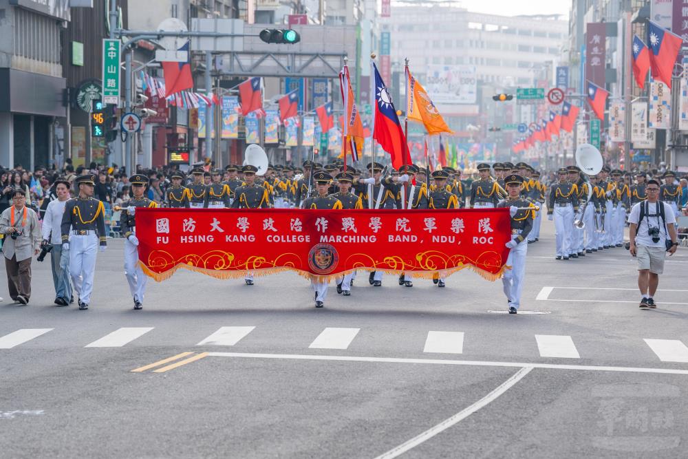 嘉義管樂節踩街嘉年華　軍校生展現允文允武優質形象