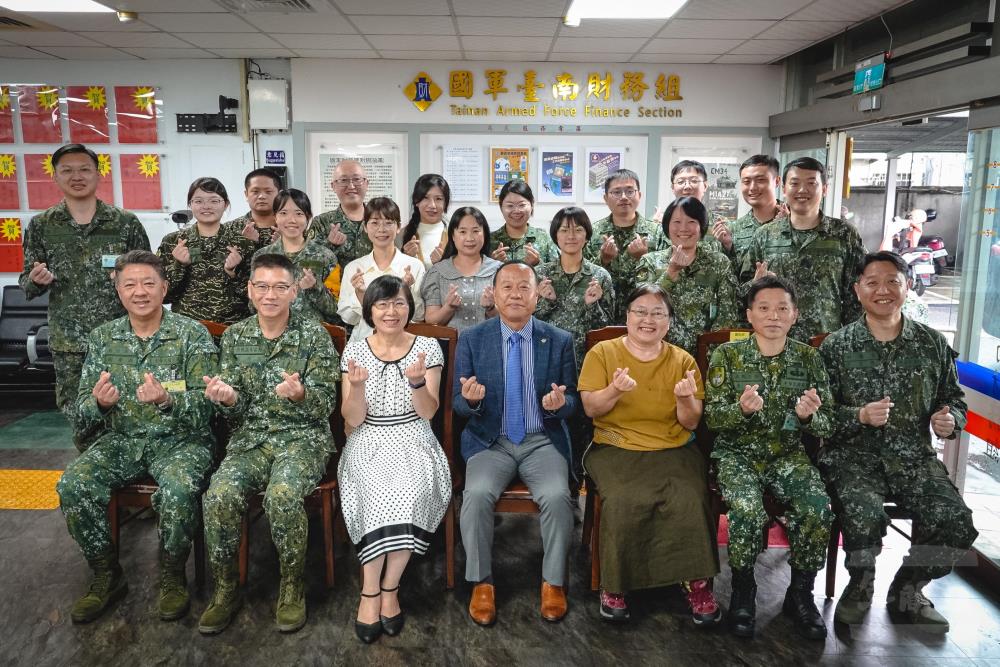 柏副部長慰問臺南財務組官兵。（軍聞社記者陳傳奇攝）