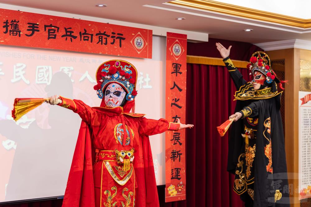 國防部藝工隊帶來精彩演出。（軍聞社記者蔡枋澐攝）