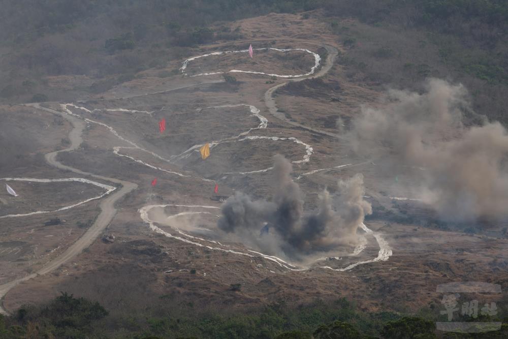 120迫砲命中目標區。（軍聞社記者林澤廷攝）