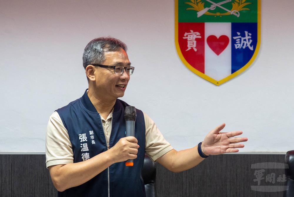 張副市長感謝各級幹部平日對官兵的照顧與付出。（軍聞社記者侯凱議攝）