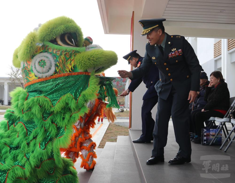 澎防部舞獅社團祥獅獻瑞。（澎防部提供）