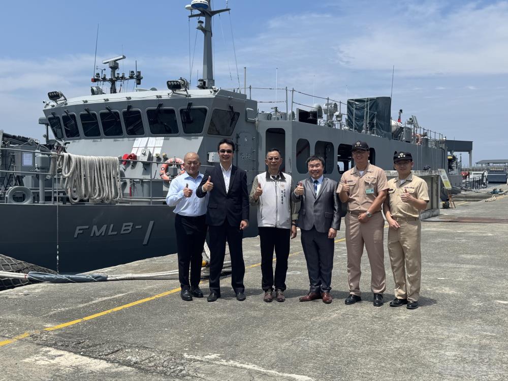 永亮股份有限公司前往海軍192艦隊實施敬軍慰問。(軍友社提供) 永亮股份有限公司前往海軍192艦隊實施敬軍慰問。(軍友社提供)