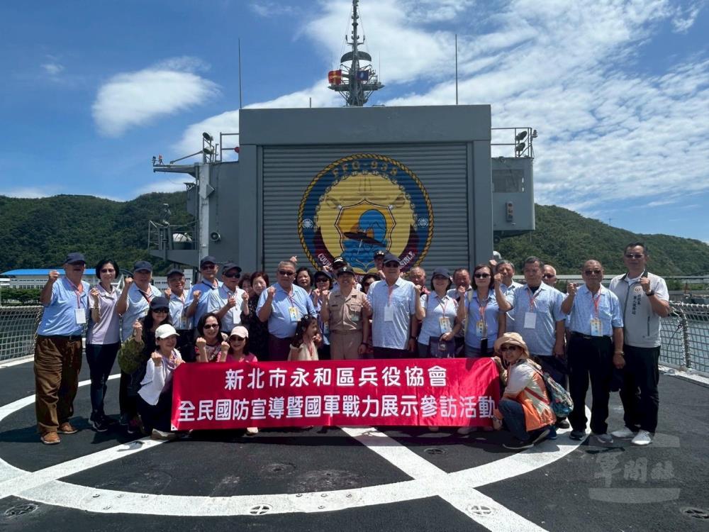 関理事長昨(5)日率敬軍團前往海軍168艦隊敬軍。(新北市軍人服務站提供)
関理事長昨(5)日率敬軍團前往海軍168艦隊敬軍。(新北市軍人服務站提供)