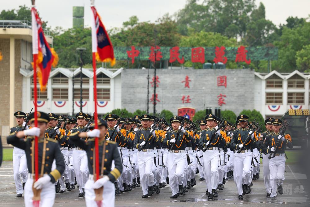 學生部隊準備成聽訓隊形。（軍聞社記者林澤廷攝）