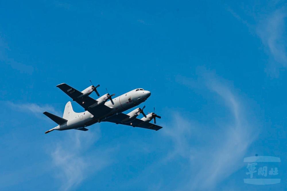 P-3C反潛機支援海空協同反潛任務。（軍聞社記者李恬恬攝）