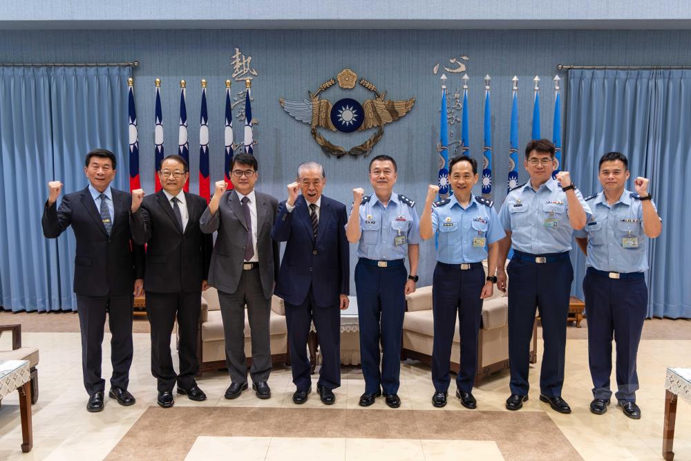 李棟樑慰訪空軍司令部　感謝官兵守護領空辛勞