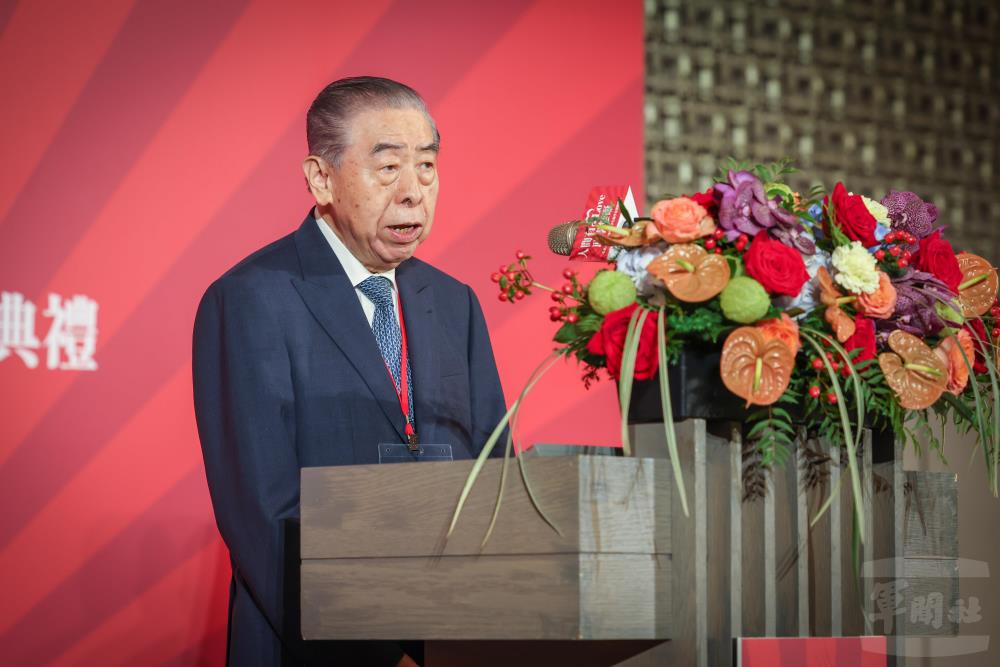 李董事長勉勵學生勇敢追夢。（軍聞社記者蔡枋澐攝）