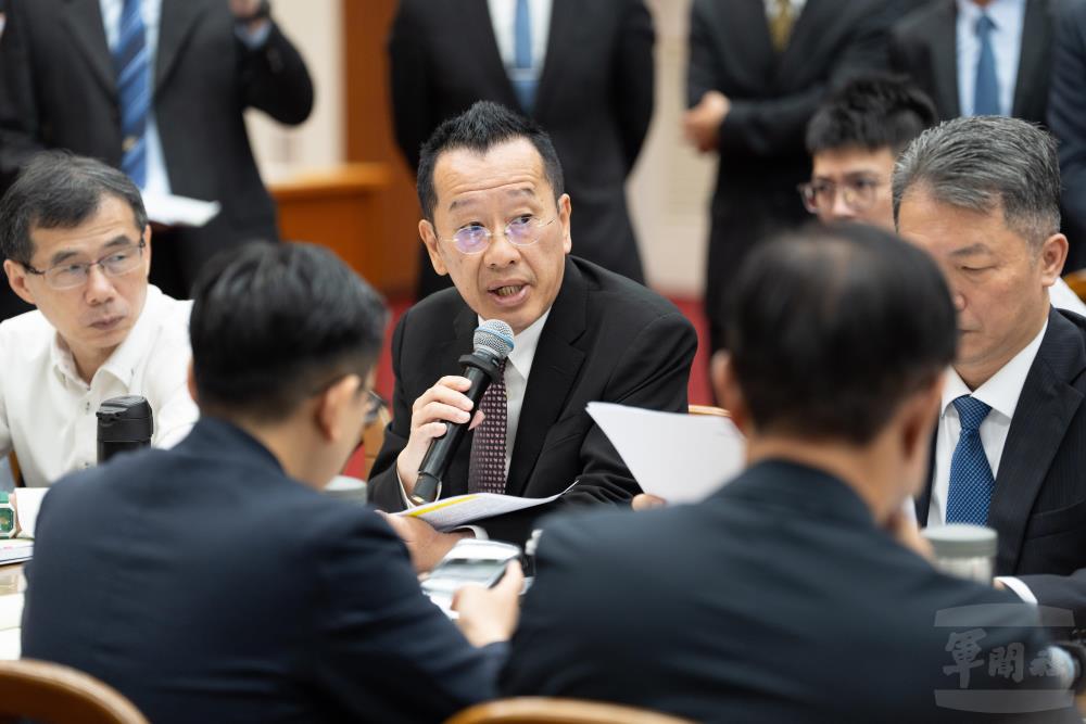 顧部長回應委員提問。（軍聞社記者呂尚俞攝）