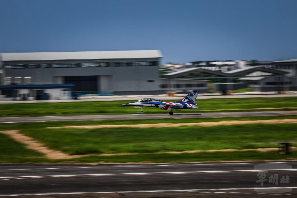 AJT勇鷹高教機全數交機　空軍飛行訓練邁入新里程碑
