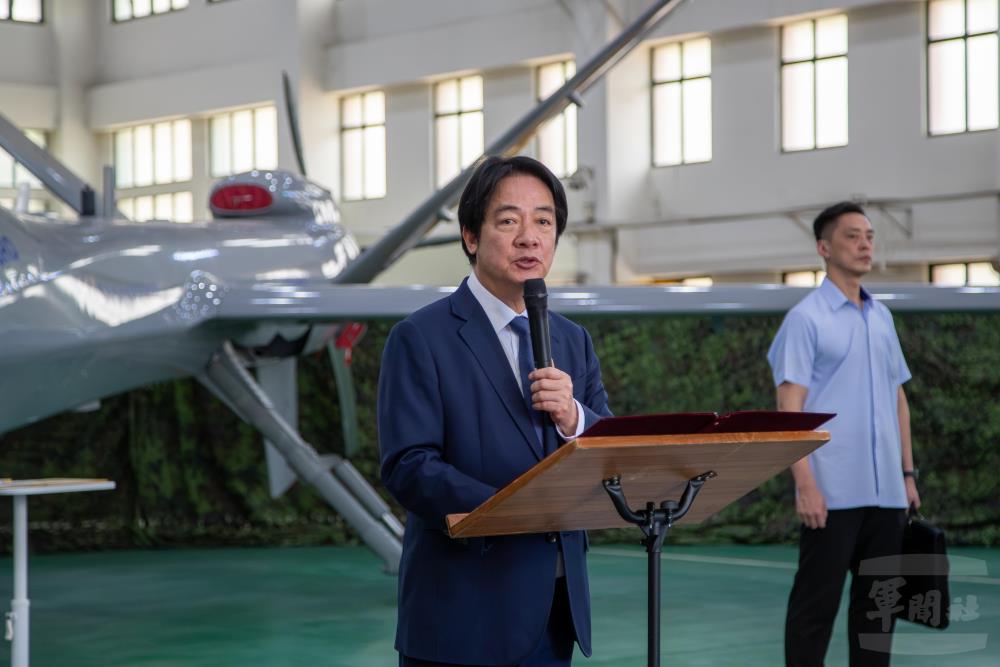 賴總統致詞時籲請立法院支持國防特別預算，打造無人機攻防系統。（軍聞社記者王進福攝）