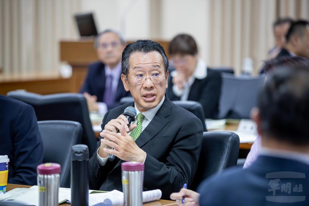 顧部長盼立法院支持政院版條例，以利各項建軍工作穩定推進。（軍聞社記者王進福攝）