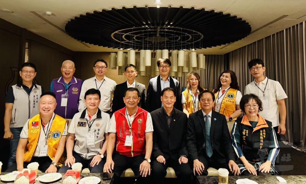 國際獅子會300E-1區敬軍委員會30日慰問花防部及東指部。(臺南市軍人服務站提供) 國際獅子會300E-1區敬軍委員會30日慰問花防部及東指部。(臺南市軍人服務站提供)