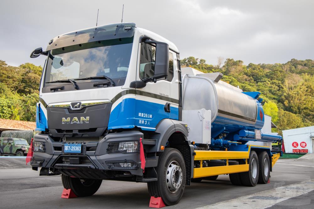 新式通用型油罐車　強化後勤整補效能