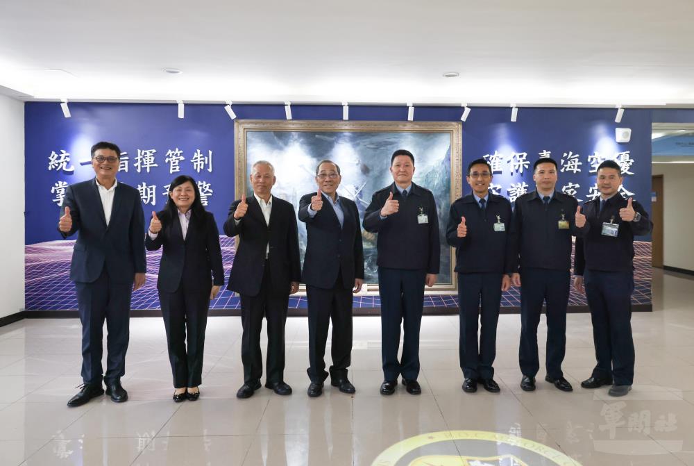 軍友保代慰問北部駐軍　預祝佳節愉快