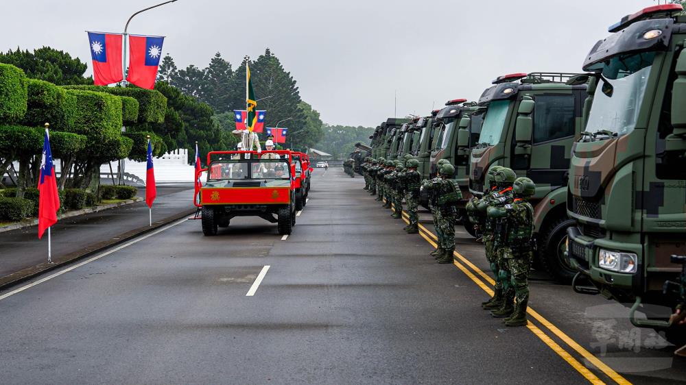 呂司令主持閱兵式，官兵以整齊軍容與高昂士氣接受校閱。（軍聞社記者尤昱翔攝）