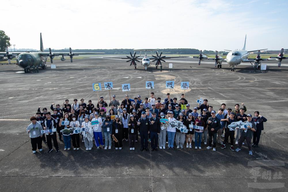 空軍第六聯隊舉辦「屏東基地體驗營」。（軍聞社記者王茗生攝）