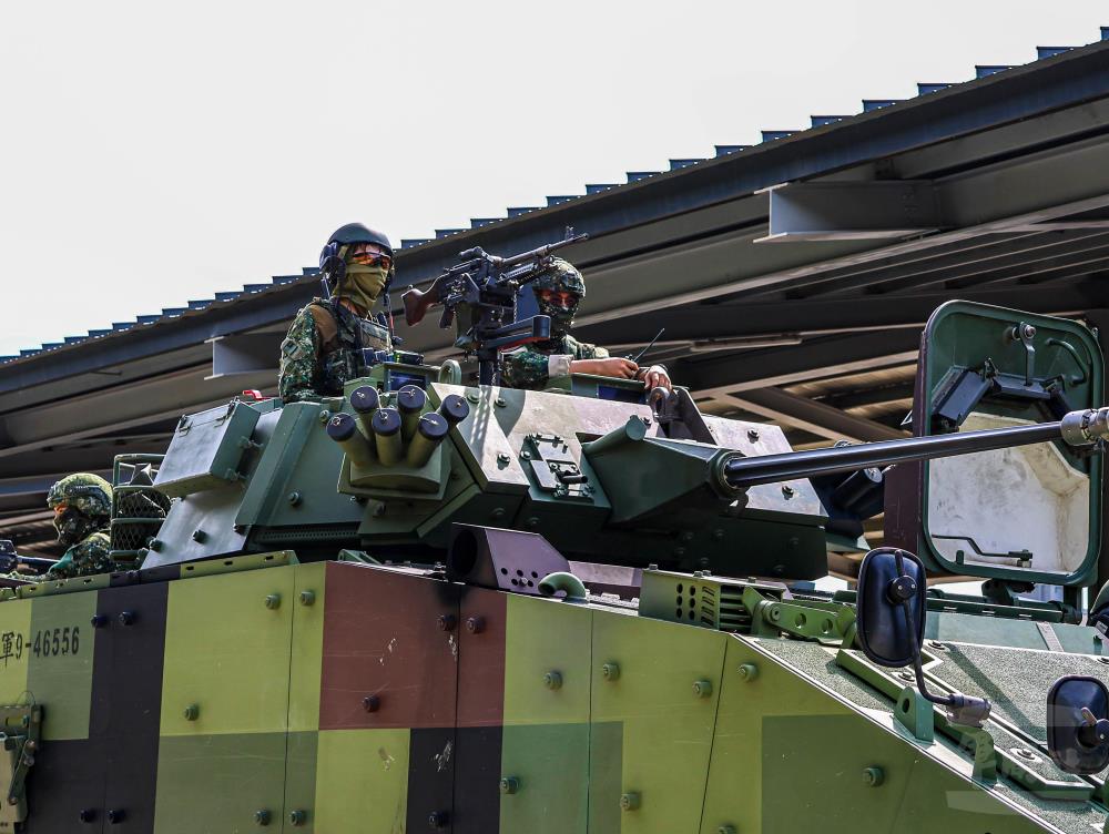 官兵完成整備與編組，待命出發。（第五作戰區提供）