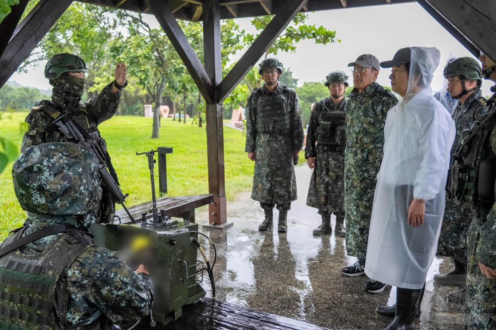 賴總統視導21砲指部防空部隊。（軍聞社記者林庭暉攝）
