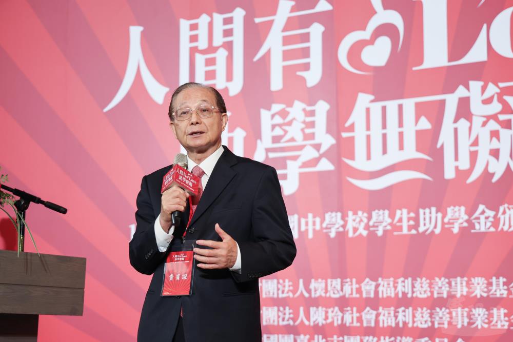 前教育部長吳清基期勉學生感恩惜福，未來回饋社會。（軍聞社記者蔡枋澐攝）